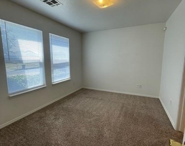 421 Poppy Lane - Photo Thumbnail 4