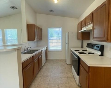 421 Poppy Lane - Photo Thumbnail 12