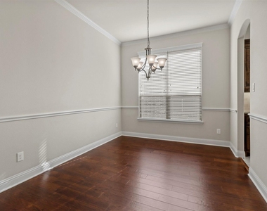1603 Trowbridge Circle - Photo Thumbnail 6