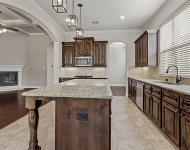 1603 Trowbridge Circle - Photo Thumbnail 5