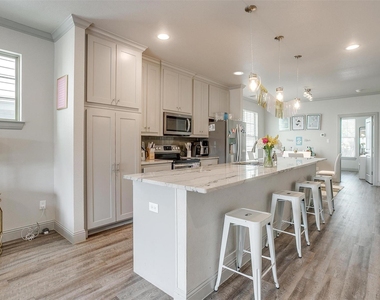 2537 Mccart Avenue - Photo Thumbnail 8