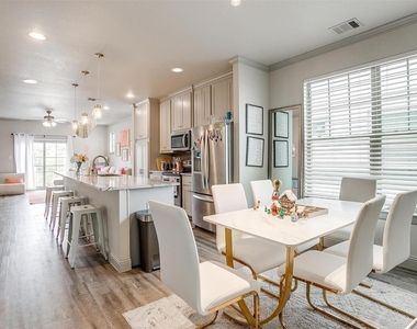 2537 Mccart Avenue - Photo Thumbnail 11