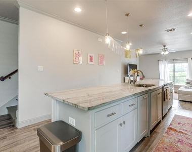 2537 Mccart Avenue - Photo Thumbnail 9
