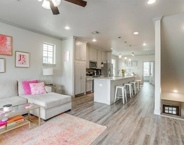 2537 Mccart Avenue - Photo Thumbnail 4