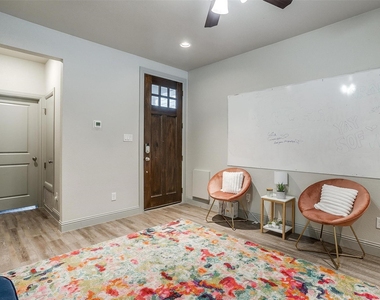 2537 Mccart Avenue - Photo Thumbnail 2
