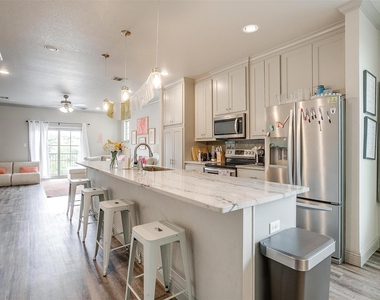 2537 Mccart Avenue - Photo Thumbnail 7