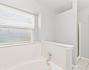 4004 Night Hawk Drive - Photo Thumbnail 12