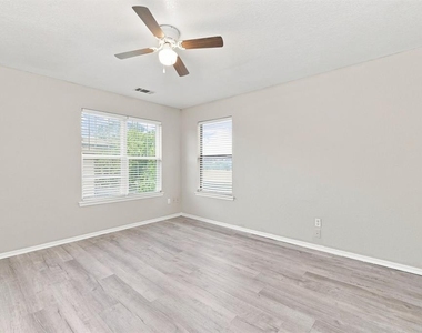 4004 Night Hawk Drive - Photo Thumbnail 9