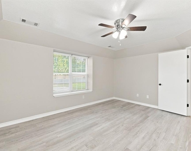4004 Night Hawk Drive - Photo Thumbnail 5