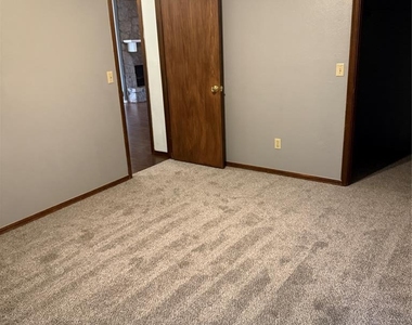 8617 N Eagle Lane - Photo Thumbnail 28