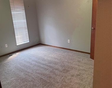 8617 N Eagle Lane - Photo Thumbnail 21