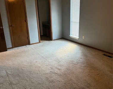 8617 N Eagle Lane - Photo Thumbnail 15
