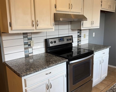 8617 N Eagle Lane - Photo Thumbnail 6