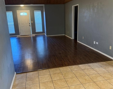 8617 N Eagle Lane - Photo Thumbnail 3
