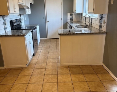 8617 N Eagle Lane - Photo Thumbnail 4