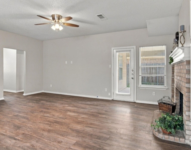 6313 Glen Knoll Drive - Photo Thumbnail 8