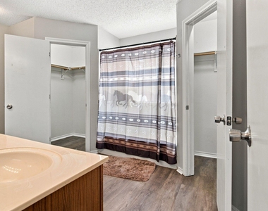 6313 Glen Knoll Drive - Photo Thumbnail 20
