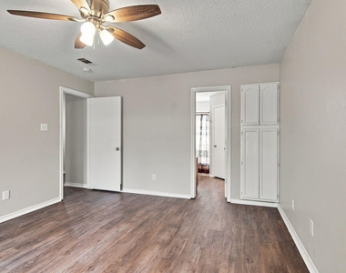 6313 Glen Knoll Drive - Photo Thumbnail 18