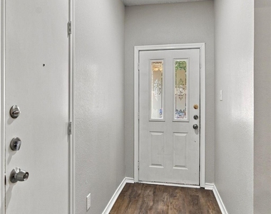 6313 Glen Knoll Drive - Photo Thumbnail 4