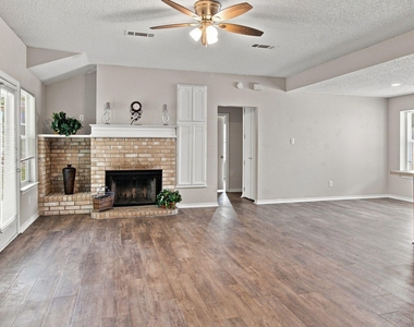 6313 Glen Knoll Drive - Photo Thumbnail 5
