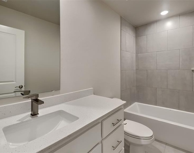 9101 Nw 127th Terrace - Photo Thumbnail 11