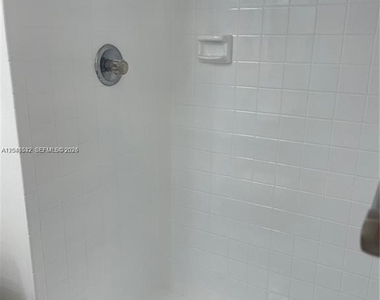 3100 W Rolling Hills Circle - Photo Thumbnail 7