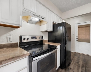 708 Woodland Court - Photo Thumbnail 11
