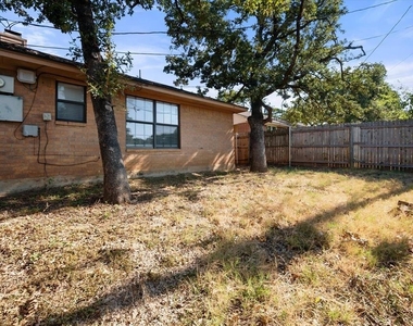 708 Woodland Court - Photo Thumbnail 23