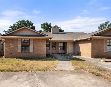 708 Woodland Court - Photo Thumbnail 2