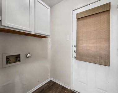 708 Woodland Court - Photo Thumbnail 21
