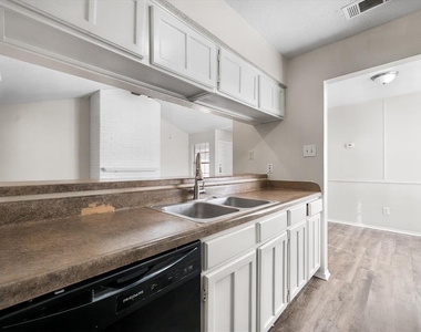 708 Woodland Court - Photo Thumbnail 12