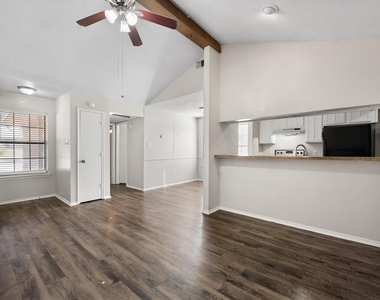 708 Woodland Court - Photo Thumbnail 9