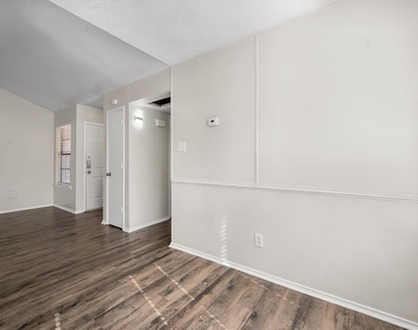 708 Woodland Court - Photo Thumbnail 14