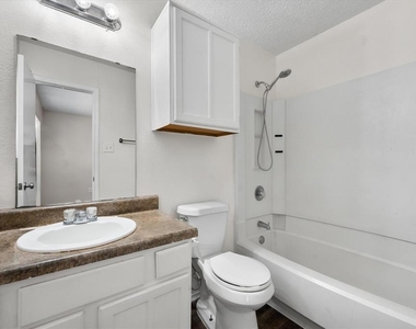 708 Woodland Court - Photo Thumbnail 18