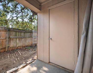 708 Woodland Court - Photo Thumbnail 22