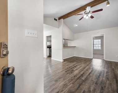 708 Woodland Court - Photo Thumbnail 5