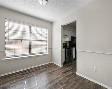 708 Woodland Court - Photo Thumbnail 15