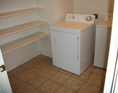 1325 Pepperidge Lane - Photo Thumbnail 4