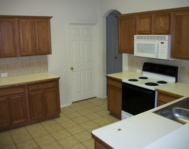 1325 Pepperidge Lane - Photo Thumbnail 2