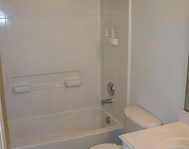 1325 Pepperidge Lane - Photo Thumbnail 3