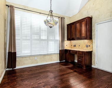 3417 Burnet Drive - Photo Thumbnail 4