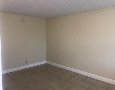 95 Ne 41st Street - Photo Thumbnail 4