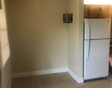 95 Ne 41st Street - Photo Thumbnail 2