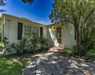 1837 22nd Avenue - Photo Thumbnail 3