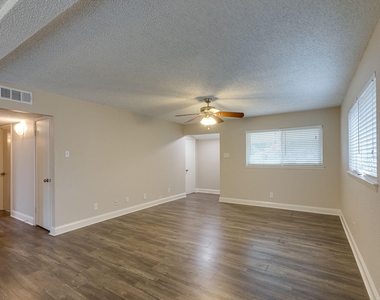 508 Lexington Lane - Photo Thumbnail 4
