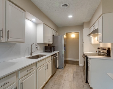 508 Lexington Lane - Photo Thumbnail 7