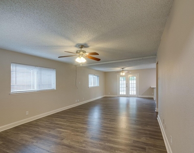 508 Lexington Lane - Photo Thumbnail 2
