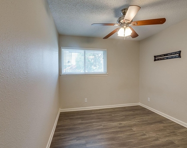 508 Lexington Lane - Photo Thumbnail 22