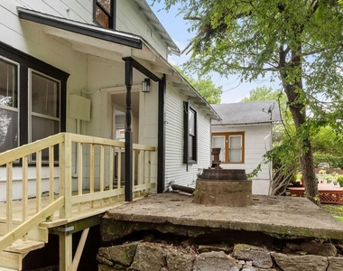 1025 W Walker Street - Photo Thumbnail 4