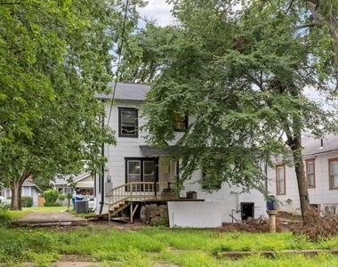 1025 W Walker Street - Photo Thumbnail 5